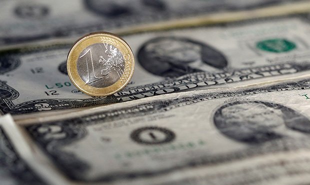 Биржевой курс доллара превысил отметку в 70 рублей, а евро подорожал до 81 рубля