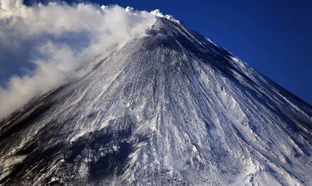 На Камчатке началось вершинное извержение вулкана Ключевская сопка