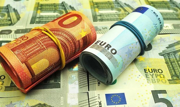 Биржевой курс евро превысил отметку в 90 рублей впервые с февраля 2016 года