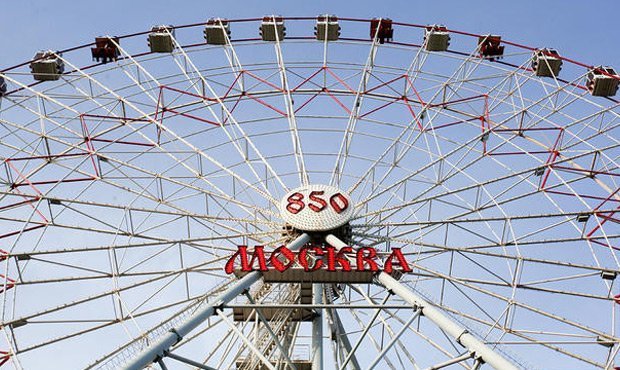 Власти Москвы начали демонтаж колеса обозрения на ВДНХ