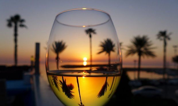 В курортной Анталье запретили распивать алкоголь вне отелей и баров