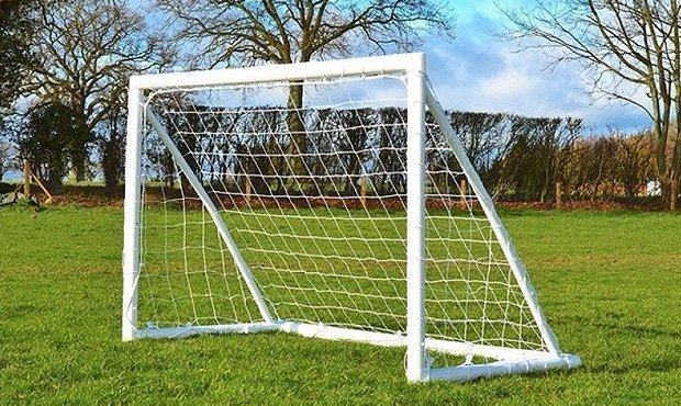 В Грозном ученик 6 класса погиб в результате падения на него футбольных ворот