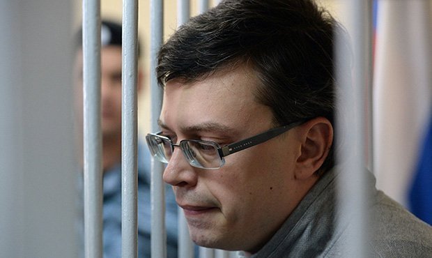 Бывшего замглавы СКР по Москве приговорили к 5,5 годам тюрьмы за взятку от вора в законе