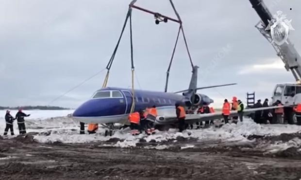 В аэропорту «Шереметьево» частный самолет после посадки выкатился за пределы ВПП