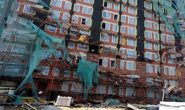 В Екатеринбурге обрушилась стена строящейся многоэтажки. Есть пострадавшие