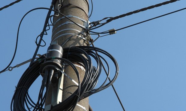 Жители Нарьян-Мара из-за удара молнии в кабель остались без интернета и сотовой связи