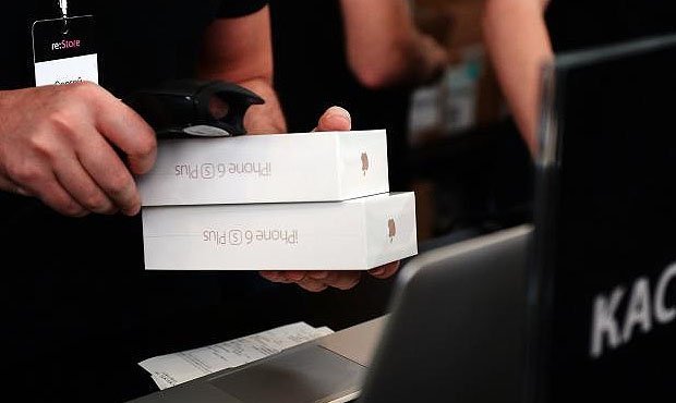 ФАС возбудила дело в отношении продавцов смартфонов iPhone