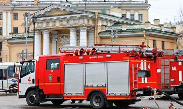 Силовики проводят повторную проверку станций петербургского метро