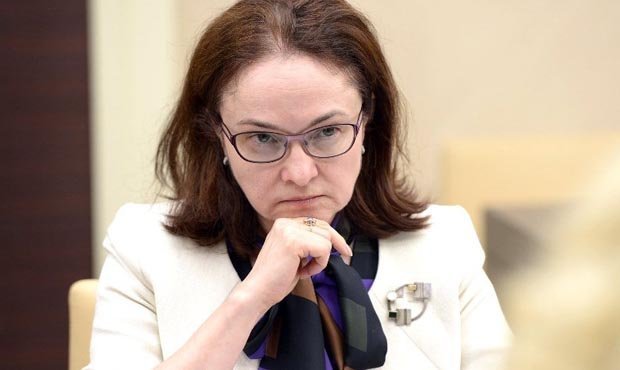 ЦБ резко повысил официальные курсы евро и доллара, но власти не видят повода для паники