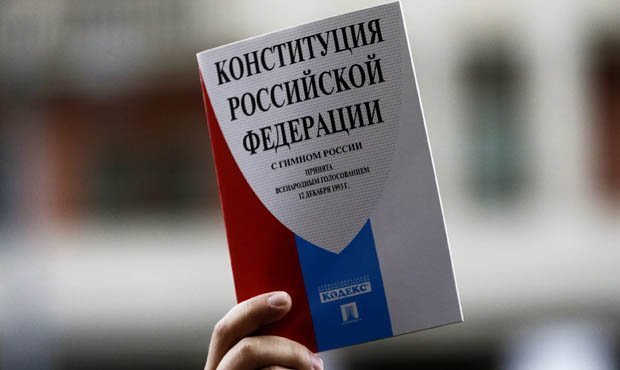 В Кремле призвали не спешить с поправками в Конституцию, которые предложил Володин