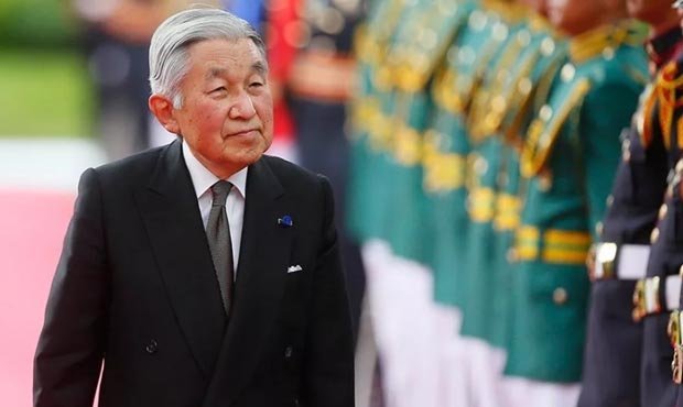 Император Японии отрекся от престола в пользу своего старшего сына