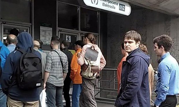 Руководство петербургского метро отказалось досматривать всех подряд пассажиров