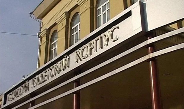 Учащиеся Томского кадетского корпуса попали в больницу с отравлением после жалоб на «кашу с опарышами»