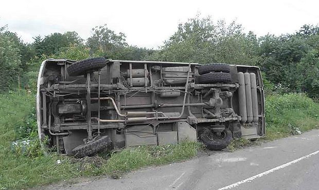 В Башкирии автобус с туристами съехал в кювет. Пострадали 27 человек