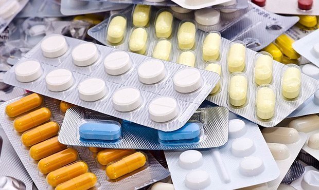 Государственным организациям запретили покупать иностранные лекарства