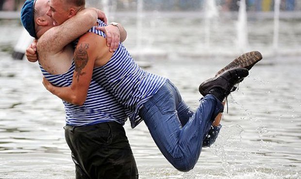 Десантники пообещали не обижать участников гей-парада в День ВДВ