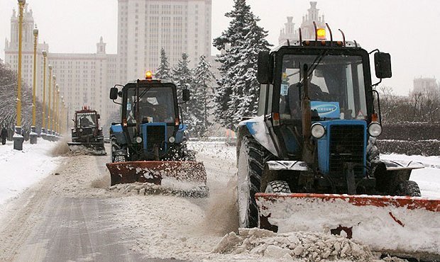 Московских коммунальщиков уличили в имитации уборки снега на улицах города