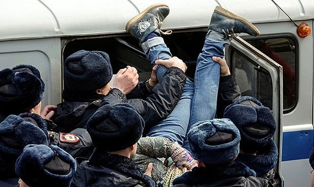 Петербургская прокуратура признала нарушением длительное содержание в полиции участников «АнтиДимона»