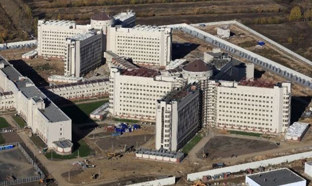 ФСБ проводит обыски в компании «Петроинвест» по делу о коррупции при строительстве СИЗО «Кресты-2»