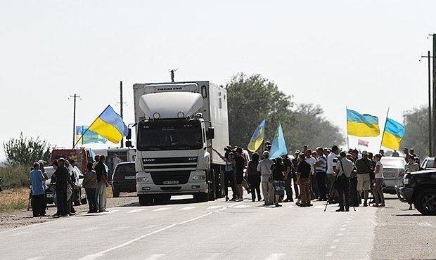 На крымско-украинской границе зреет бунт водителей фур из-за продуктовой блокады