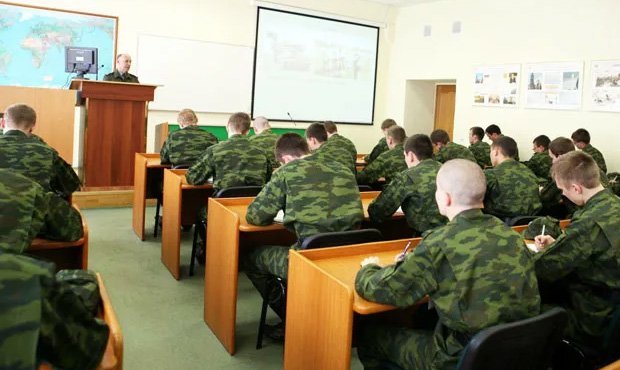 В российские Вооруженные силы вернут политруков  