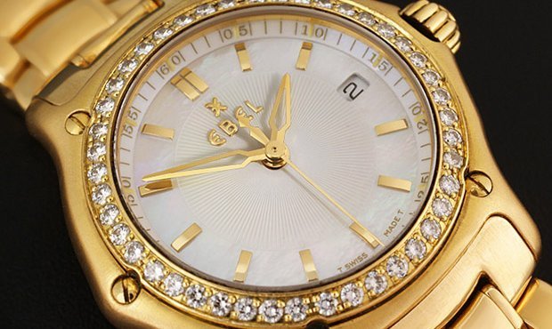 Якутские чиновники заказали золотые часы стоимостью в 7 млн рублей