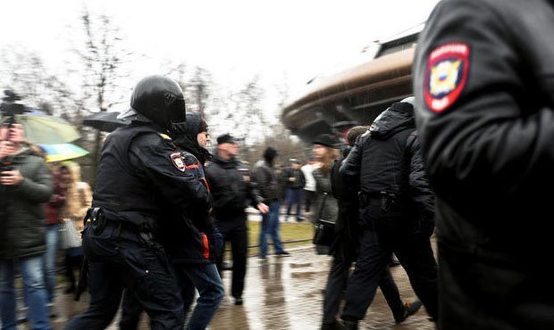 В Петербурге «случайного прохожего» оштрафовали за участие в акции «Надоел»