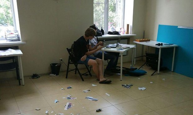 В Краснодаре неизвестные устроили погром в избирательном штабе Алексея Навального
