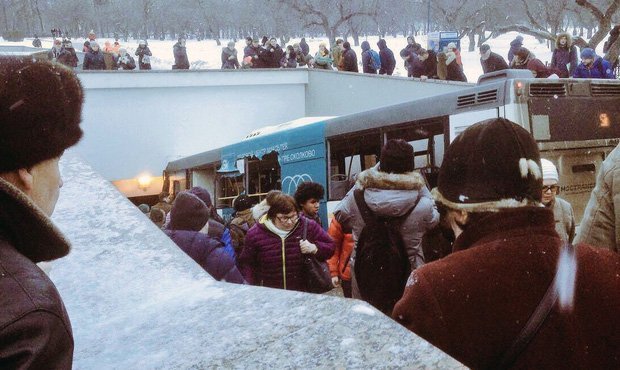 Полиция задержала водителя рейсового автобуса, съехавшего в подземный переход