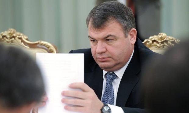 Глава ТСЖ «Молочный-6» и экс-министр Сердюков в два раза повысил плату за коммуналку  