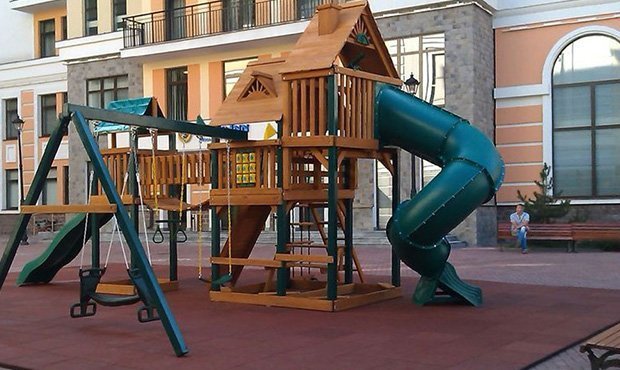Детские площадки назвали одним из самых опасных мест для несовершеннолетних