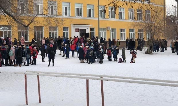 В Москве массово эвакуируют школы из-за угрозы взрыва