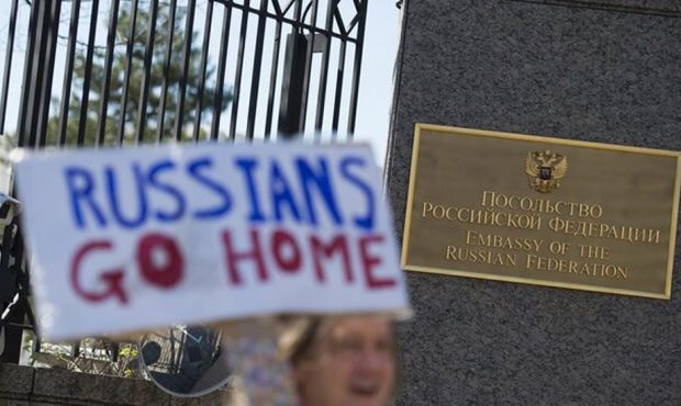 Российских студентов начали массово исключать из европейских вузов