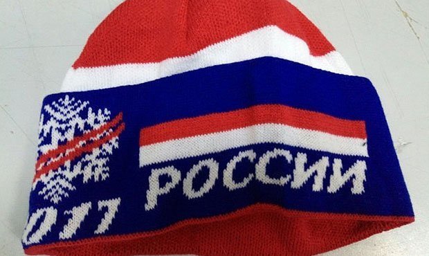  Участникам «Лыжни России» выдали шапки с неправильным российским флагом