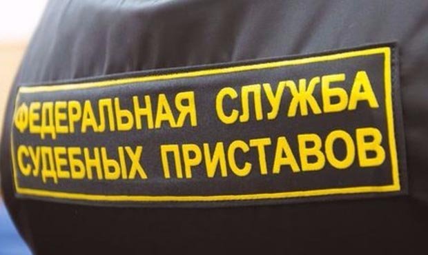 В Великом Новгороде должник спрятал свой автомобиль во дворе у судебных приставов