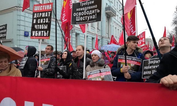 Сторонники Шестуна приняли участие в шествии и митинге коммунистов