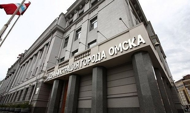 Сотрудников мэрии Омска задержали с поличным при получении взятки
