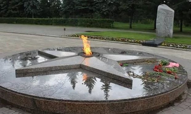 В Омске из-за нехватки денег потушили Вечный огонь