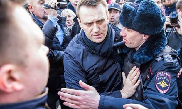 Алексея Навального арестовали на 15 суток за неповиновение полицейским на митинге