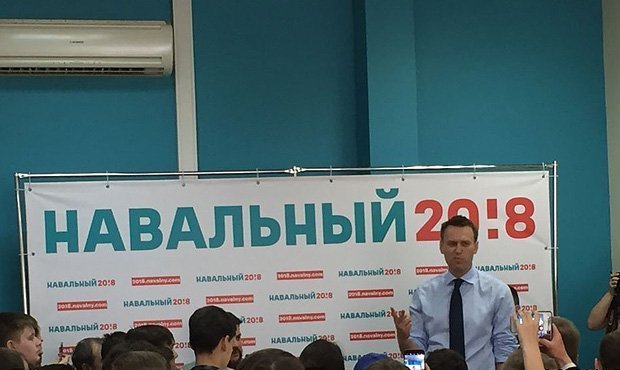 В Казани запретили проводить митинг Навального, а в Новосибирске перед началом акции прорвало трубу с кипятком