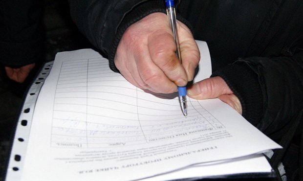 В Бийске работников госпредприятий и студентов организованно свозили в пункты сбора подписей за Путина  
