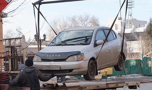 В Красноярске эвакуировали машины ветеранов во время концерта ко Дню Победы