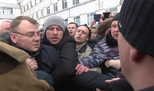 Участника стихийного митинга в Волоколамске обвинили в нападении на главу района