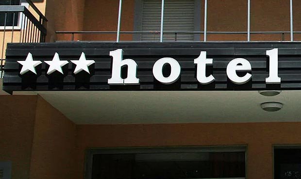 Минфин пока не будет штрафовать российские гостиницы без «звезд»