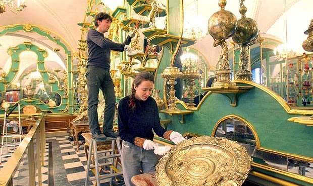 В Дрездене грабители забрали из музейной сокровищницы драгоценности на миллиард евро