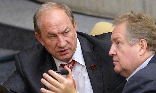 Депутат Рашкин опроверг слова Путина о платных парковках в Москве