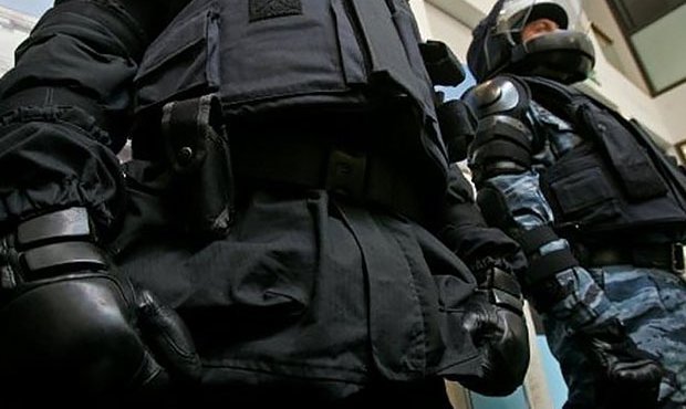 Силовики провели обыски по делу о "золотых парашютах" в управлении МВД по СЗФО