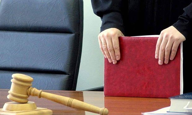 В Астрахани начался закрытый суд над бывшими единороссами, обвиняемыми в педофилии