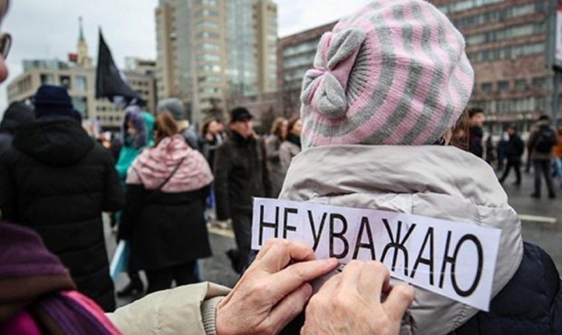 В Госдуму внести законопроект о наказании для чиновников за оскорбление граждан