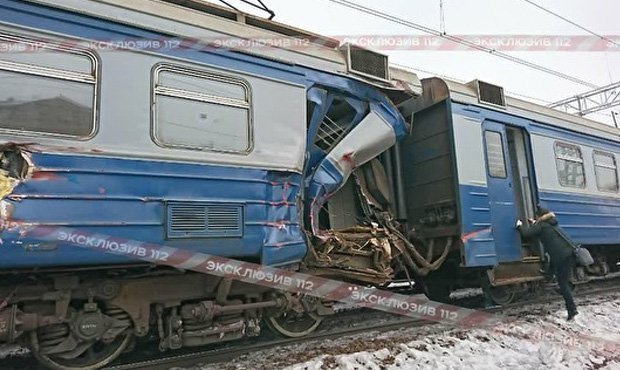 В Москве в районе станции «Маленковская» трактор столкнулся с электричкой